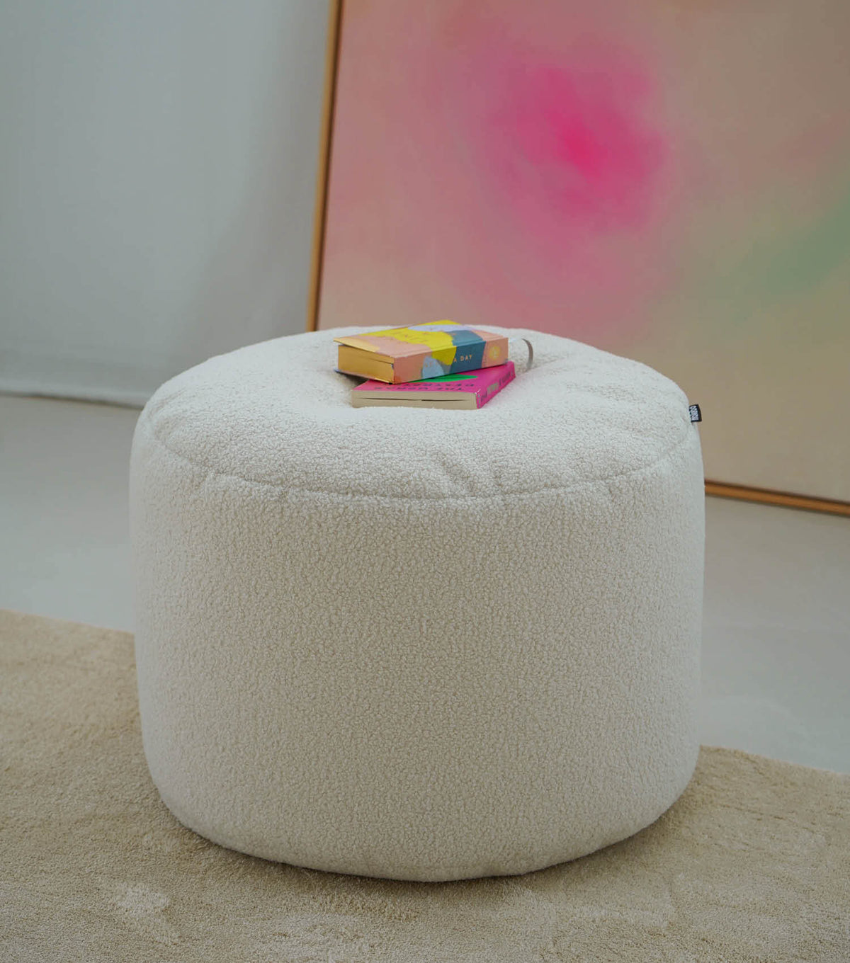 mokebo® 'Mochi' Bouclé poef hocker voetenbankje bijzettafel