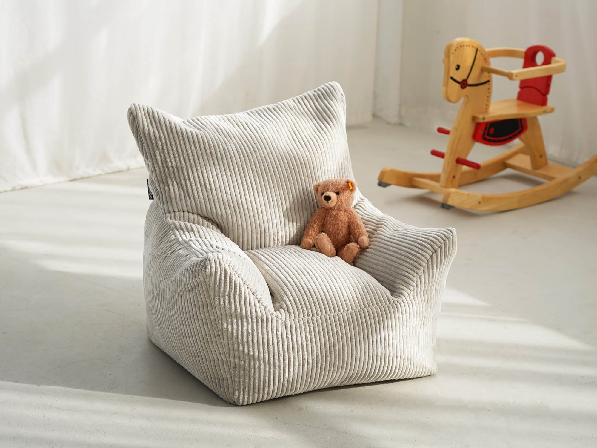 Ergonomischer Kindersitzsack in Sesselform von mokebo