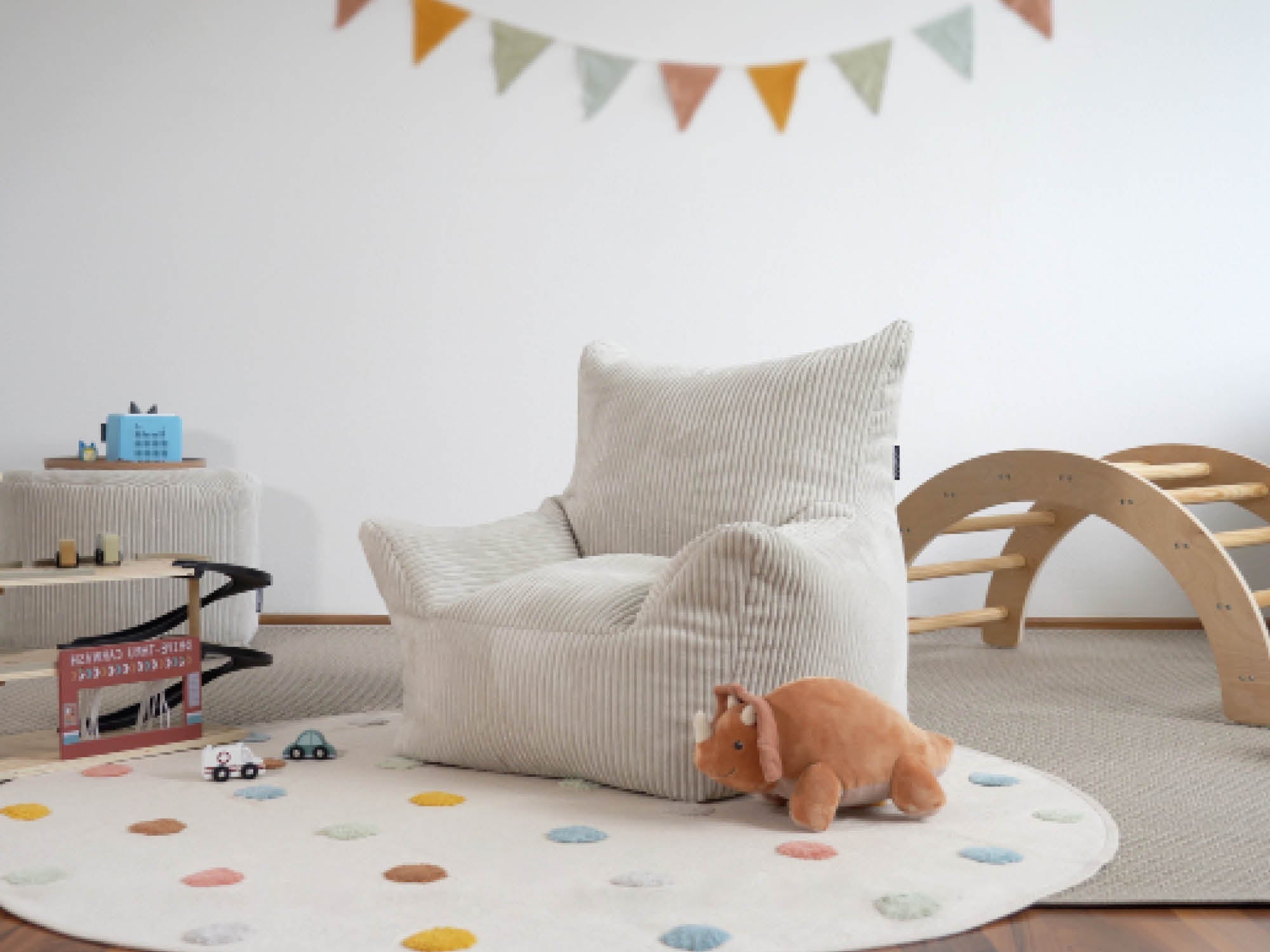 Ergonomischer Kindersitzsack in Sesselform von mokebo