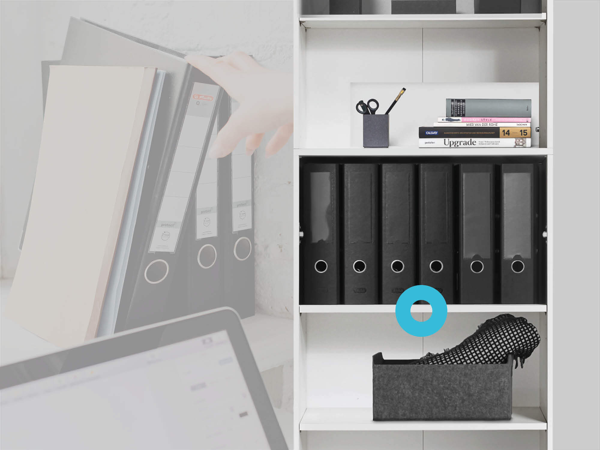 Die Tiefe ist genau passend, dass Aktenordner nicht überstehen