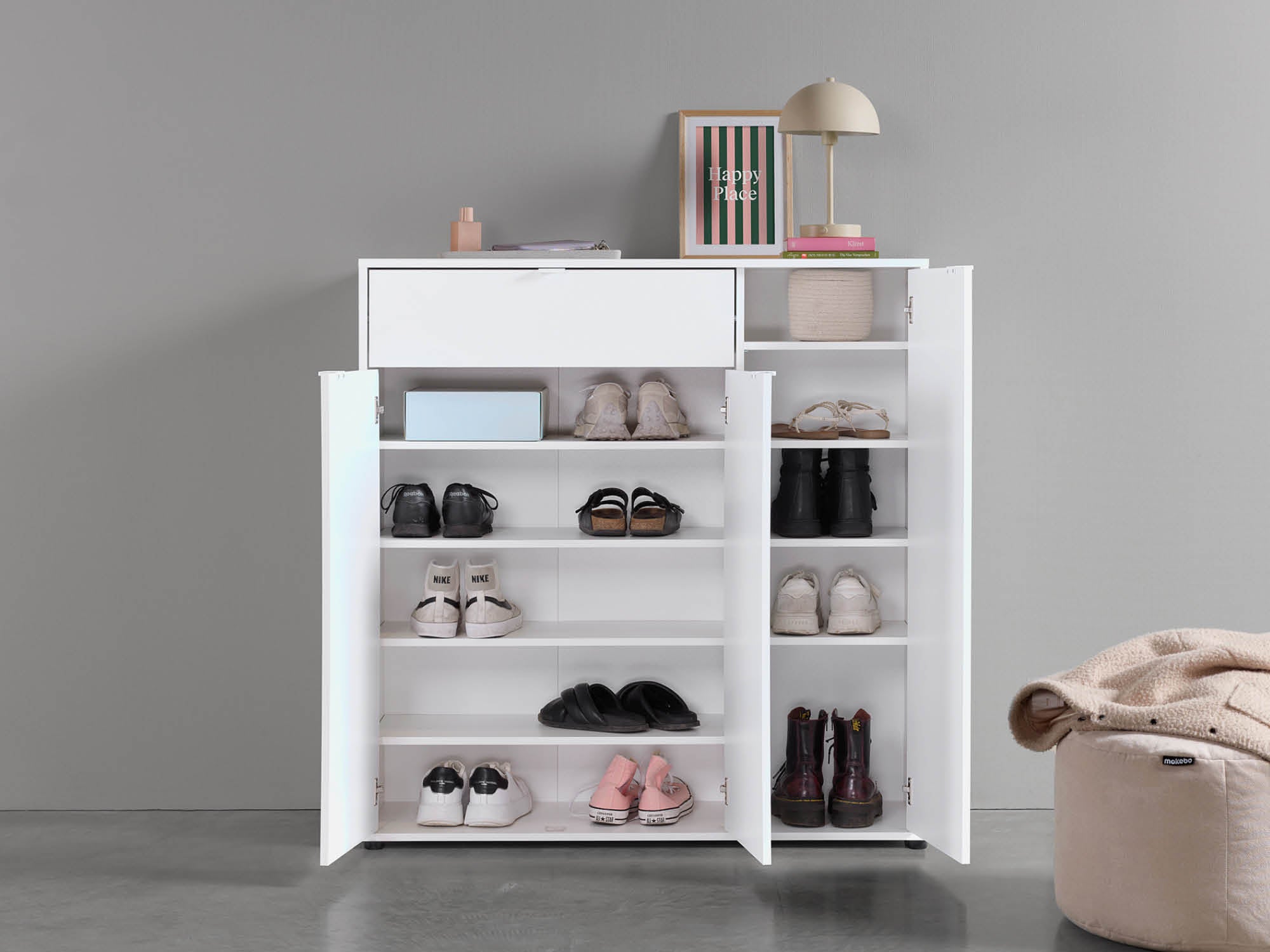 Schuhschrank Flurschrank weiß 'Der Concierge' mit Türen und einer Schublade offen