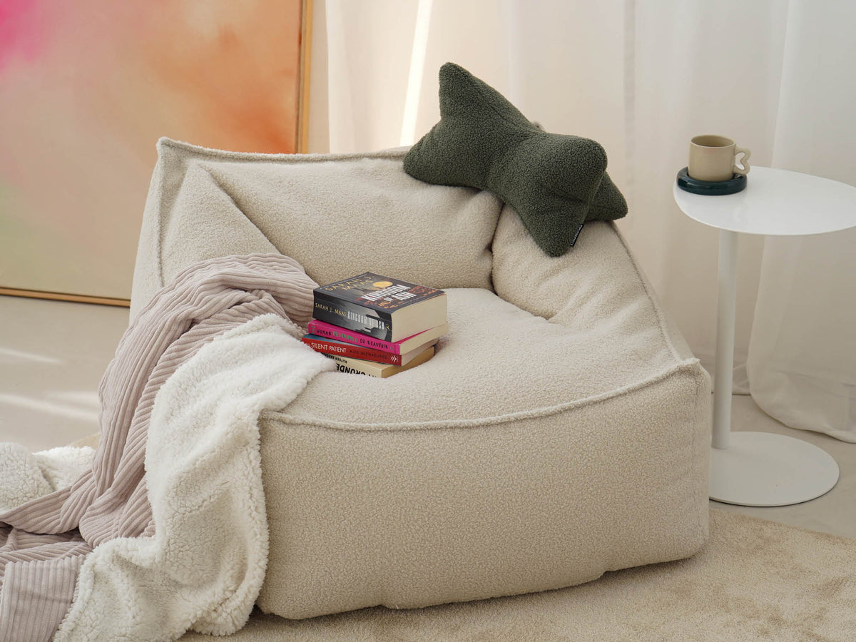 Bouclé Sitzsack mit Bouclé Nackenkissen