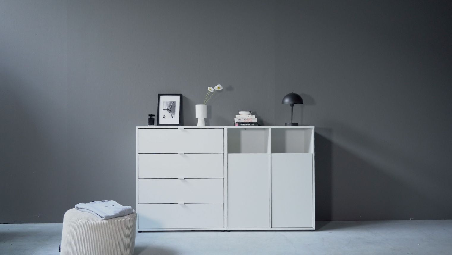 Wäscheschrank mit zwei Fächern in Weiß
