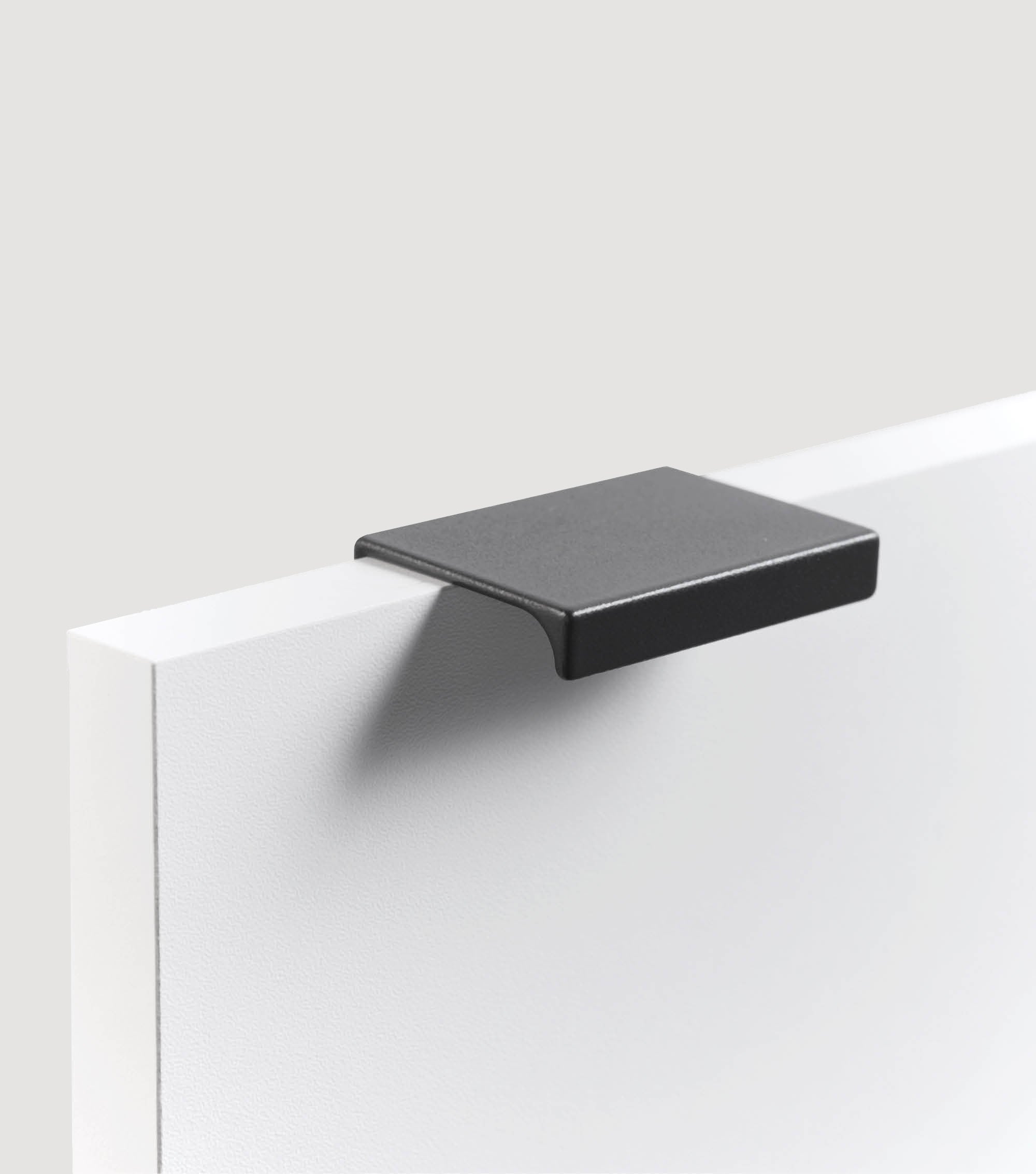 Möbelgriff für Push-to-Open Möbel 'Der Handliche' in Schwarz & Weiß