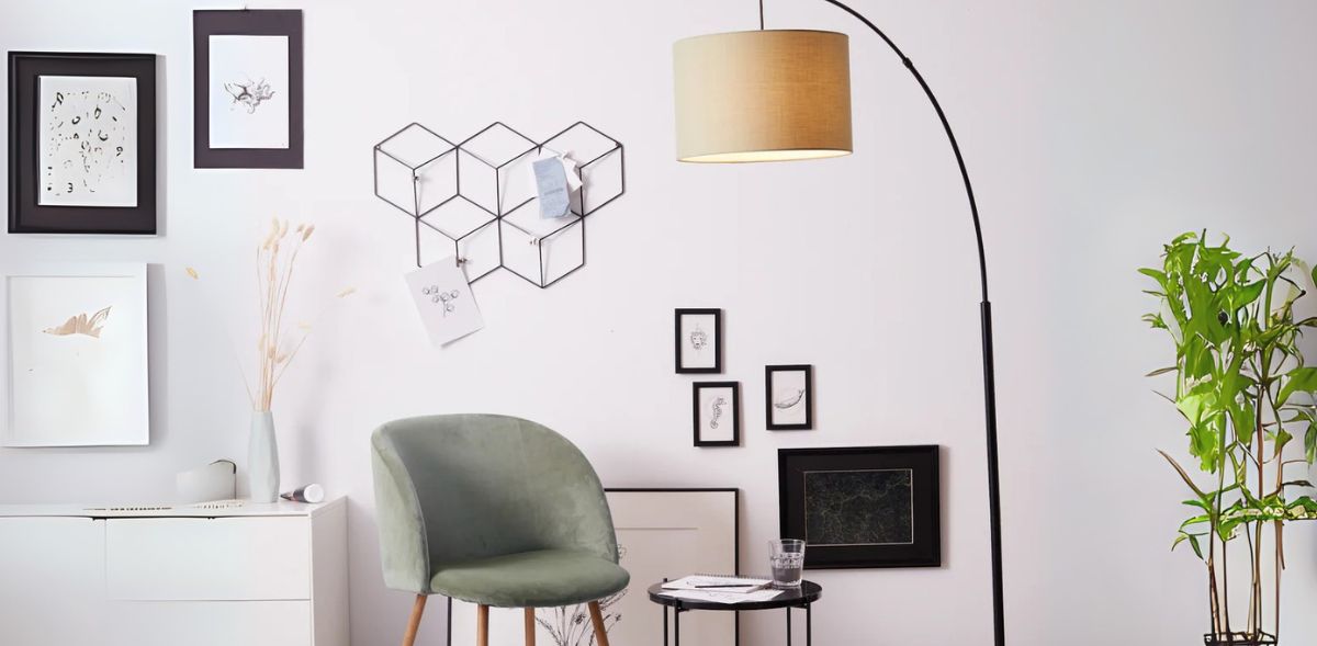 Stehlampe im Wohnzimmer