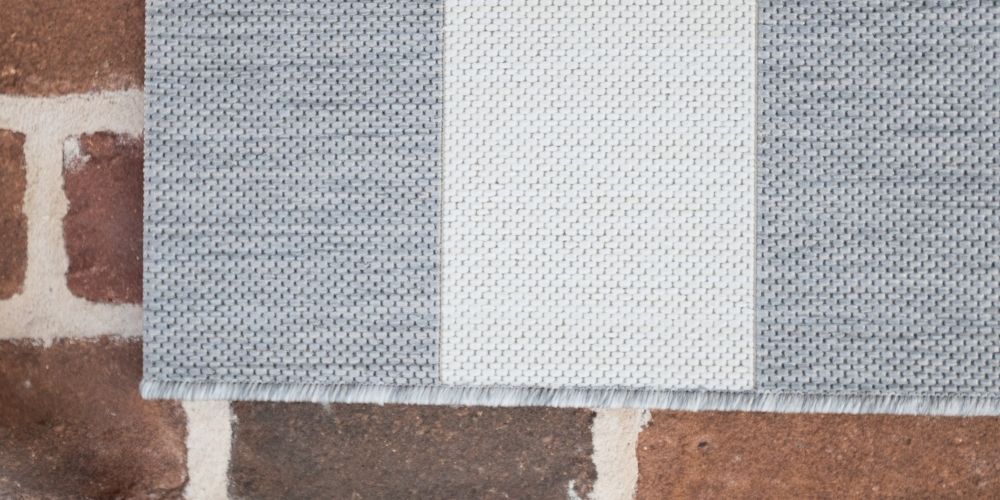 Outdoor-Teppich reinigen: So wird dein Balkon-Teppich wieder wie neu