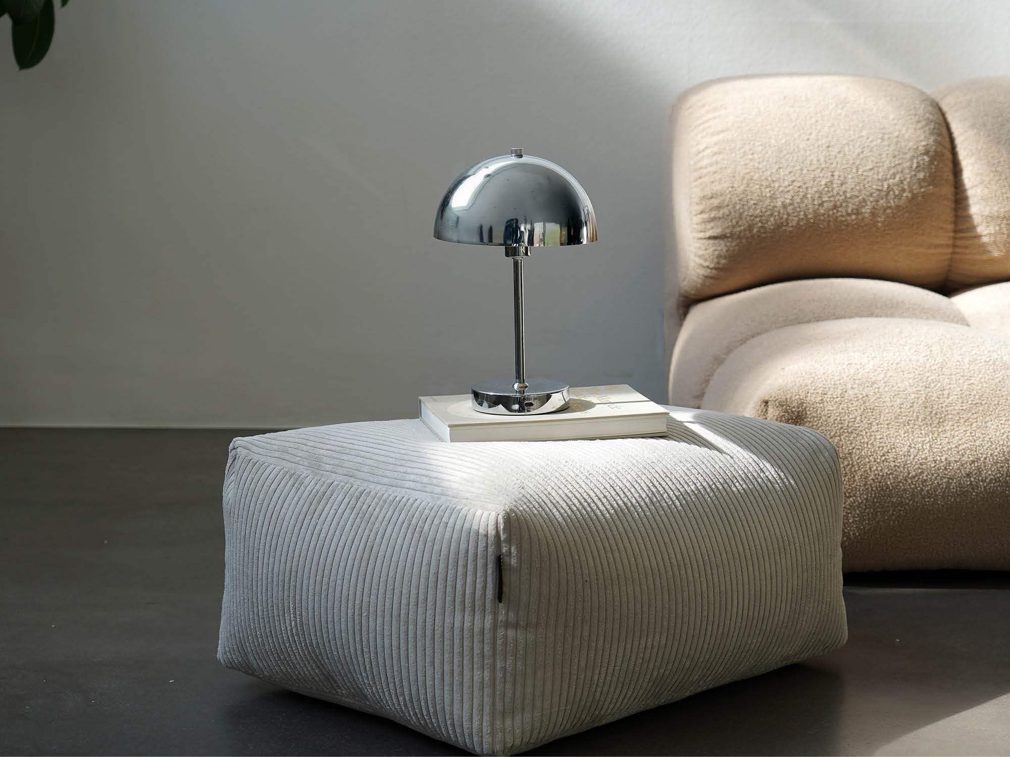 Indoor Pouf Hocker mokebo "Der Ruhestifter" in zwei Größen 