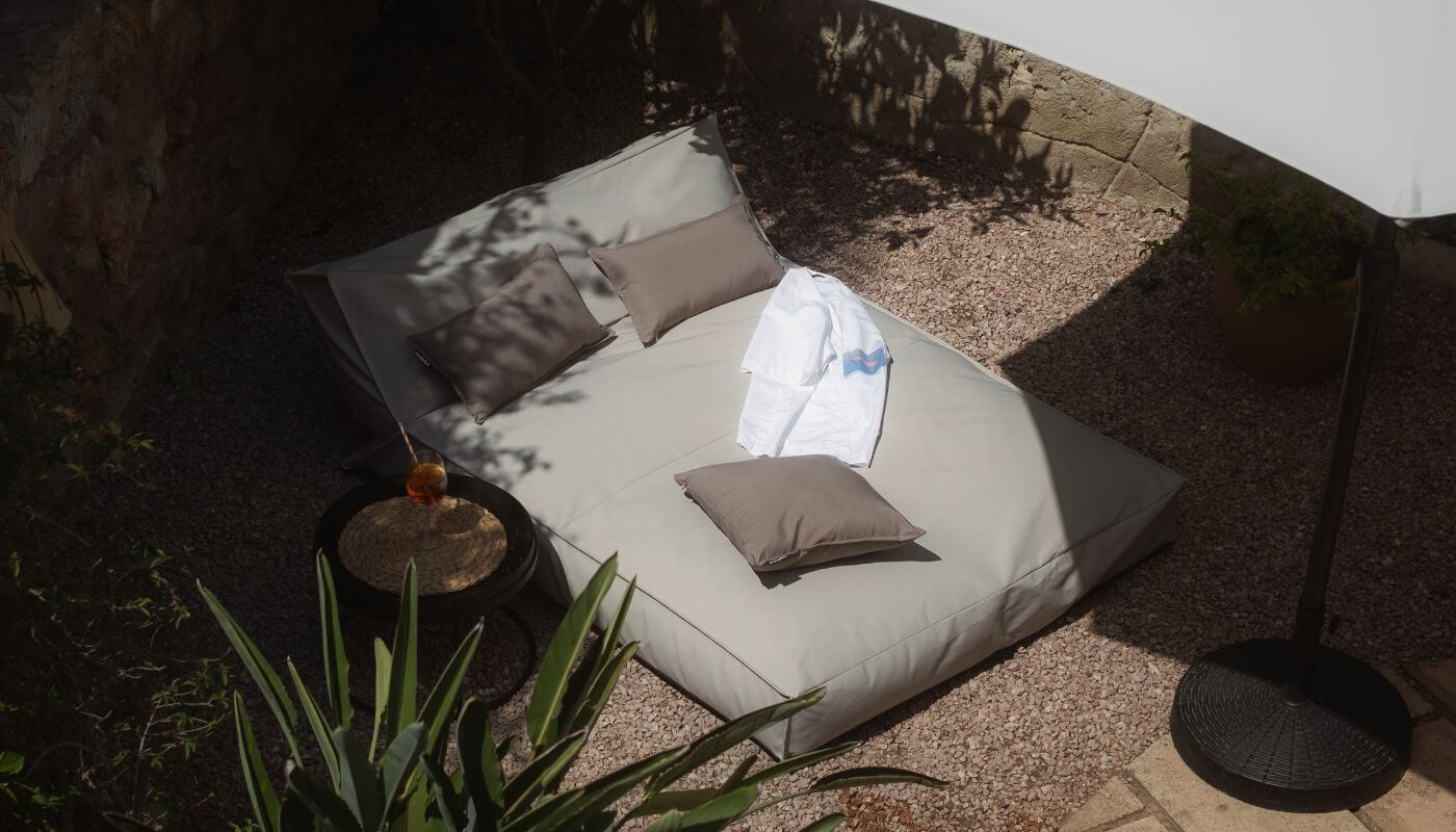 Outdoor Neuheit 'Das Daybed' - großzügige Sonnenliege für 2 Personen