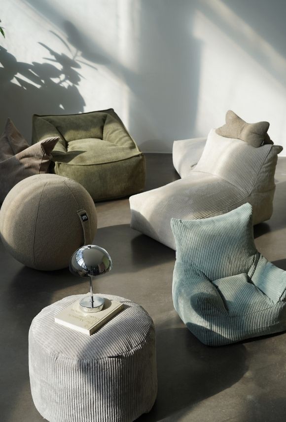 Cord Möbel in verschiedenen Modellen und Farben