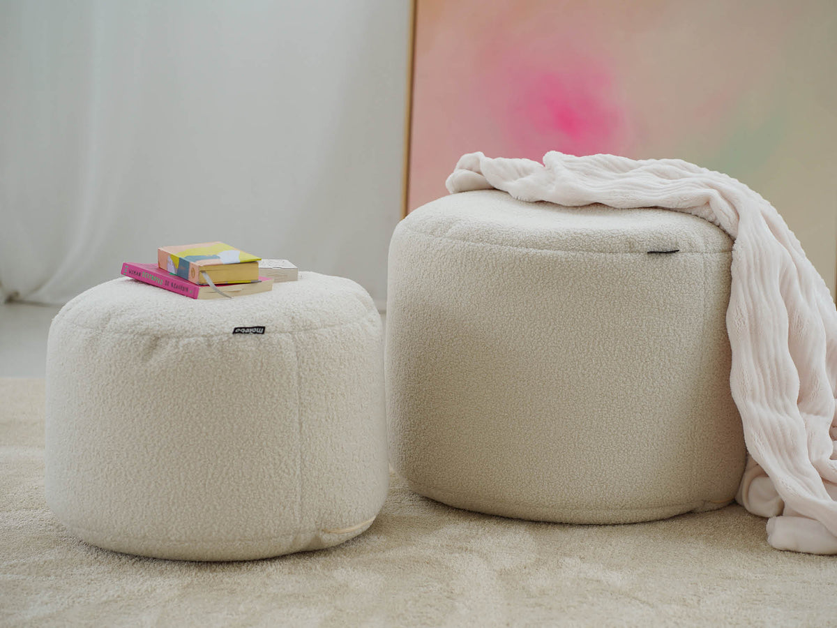 Hocker Poufs in zwei Größen in Bouclé 